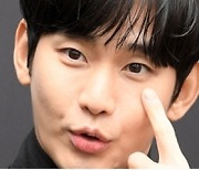 김수현, ‘눈물의 여왕’ 마지막회...OST 감동에 ‘손수건 대신 수건 필요’ 경고