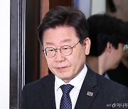 한국 정치인 1호 100만 유튜버…이재명 '골드버튼' 받는다