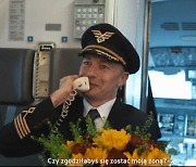"사랑하는 사람이 비행기에"…폴란드 기장, 승무원 여친에 깜짝 청혼[영상]