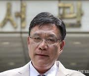 의대생 '대입전형 변경 금지' 가처분 심문 마친 이병철 변호사