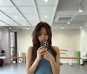 ‘정경호♥’최수영, 레깅스 폼 美쳤다..군살 없는 슬랜더 몸매
