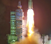 中 유인우주선 ‘선저우 18호’ 발사 성공