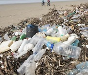 “전 세계 플라스틱 오염 절반이 60개 미만 기업 책임”