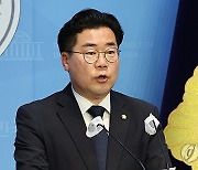 ‘찐명’ 박찬대, 민주 원내대표 단독 입후보···‘이재명 체제’ 공고화 수순