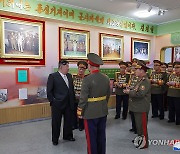 북한 김정은, '빨치산창건일'에 김일성군사대학 방문