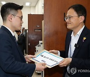 민주당, 임시회 소집 요구