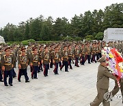 북한 무력기관, 대성산혁명열사릉 참배