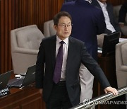 서울시의회 임시회 참석한 조희연 교육감