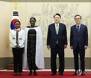 윤석열 대통령, 에미제르노 킵소이 주한 케냐 대사 신임장 제정
