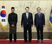 윤석열 대통령, 모하메드 잠루니 빈 카리드 주한 말레이시아 대사 신임장 제정