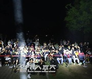 [포토] '2024 캠핑요리축제' 여행스케치-써니힐 은주, 참가자들과 함께 기념촬영