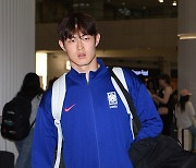 '파리행 실패' U-23 대표팀 강성진 귀국[포토]