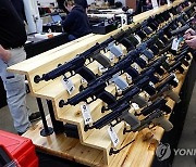 美, 범죄·인권탄압 심각한 국가에 민간용 총기 수출 통제 강화