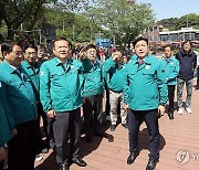 예당호 출렁다리 점검하는 이상민 행정안전부 장관