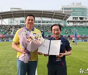'월드컵 4강 거미손' 이운재 진천군 명예대사 됐다