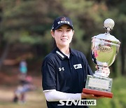 [포토]이정민, KLPGA 72홀 최소타 23언더파로 메이저 첫우승