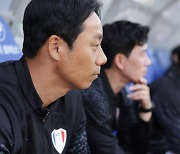 [현장인터뷰]염기훈 감독 "선수들 정신력, 벼르고 있었다" vs 박동혁 감독 "수원, K2 가장 좋은 스쿼드"