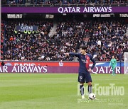 [ligue1.review] '이강인 교체→극장골 도움‘ PSG, 안방에서 르 아브르와 3-3 무...사실상 우승 확정!