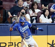 [포토]김성윤, '깜짝이야'