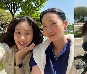 ‘40대’ 정려원·장윤주, 한강에서 자전거 연습한 사연... ‘소두’ 셀카 경쟁