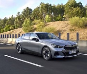 BMW 뉴 5시리즈, 6개월 만에 1만대 판매…'충돌 안전성' 60점 만점에 59.7점