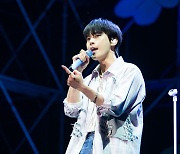 NCT 도영,'여심 녹이는 감미로운 목소리' [사진]