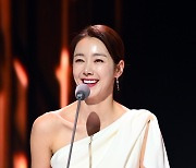 [포토]'한국PD대상' MC 맡은 소이현, 청순한 화이트 드레스