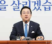 [속보] 민주 "李 '민생회복은 결단의 문제'…尹 '국가재정 우려에 단칼에 잘라'"