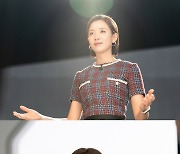 ‘지배종’ 한효주 VS ‘눈물의 여왕’ 김지원, 각기 다른 매력의 여성 CEO 패션