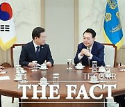 [속보] 尹 "민생지원금, 물가·금리·재정상황 등 고려해야"