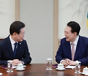 윤 대통령-이재명 대표, 첫 회담...정국 향방은?