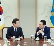 이재명, 尹대통령에 "국정 방향타 돌릴 마지막 기회"…130분간 회담(종합2보)