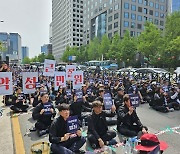 [르포]"악성 민원 전담부 만들라", 사망 잇따르자 거리 나선 공무원들