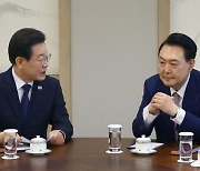 尹, 25만원 민생지원금 거부 "어려운 분들 효과적 지원이 바람직"