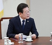 윤 대통령-이재명 대표 130분 회담...'의대 증원만 공감대'