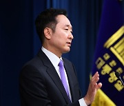 윤 "이태원 특별법, 법리적 문제 해소 후 논의…무조건 반대 아냐"