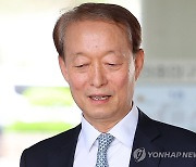 블랙리스트 첫 공판 마친 백운규 전 장관