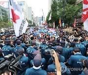 노동절 서울 3만명 등 전국 대규모 집회…경찰 "불법 엄정대응"