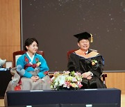 [포토] 박민원 국립창원대 총장, 취임식서 ‘활짝’
