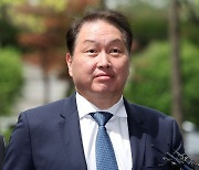 최태원, 中 ‘경제 사령탑’ 허리펑 만나 “투자 지속 추진”
