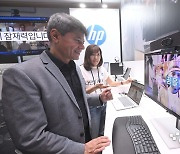 AI PC 신제품 살펴보는 샤미르 샤 HP 아시아PS 총괄