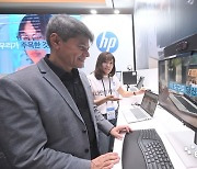 AI PC 신제품 살펴보는 샤미르 샤 HP 아시아PS 총괄