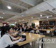 [포토] 안웅기 T1 최고운영책임자 강연 듣는 참석자들