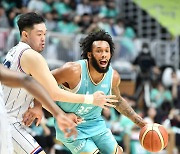 배스의 전반 0점→후반 36점 폭발은 KBL 최초