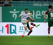 김천, 대전과 0-0으로 선두 유지…서울은 수원FC 2-0으로 꺾고 5위 도약