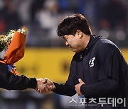 한화 최원호 감독 "류현진 100승 축하…본인의 진가 드러날 것"