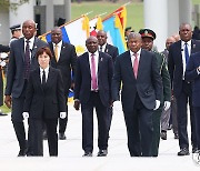 주앙 로렌수 앙골라 대통령, 국립서울현충원 참배
