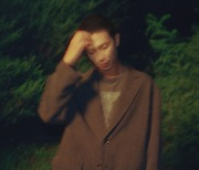 방탄소년단 RM, 솔로 2집으로 새로운 시도…'해피투게더' 포스터 사진가 윙 샤와 협업