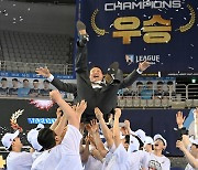 男핸드볼 두산, 9시즌 연속 통합 우승