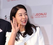 [포토]김보연, 우아한 손인사